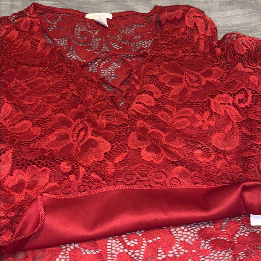 Red top - Picture 4 of 5